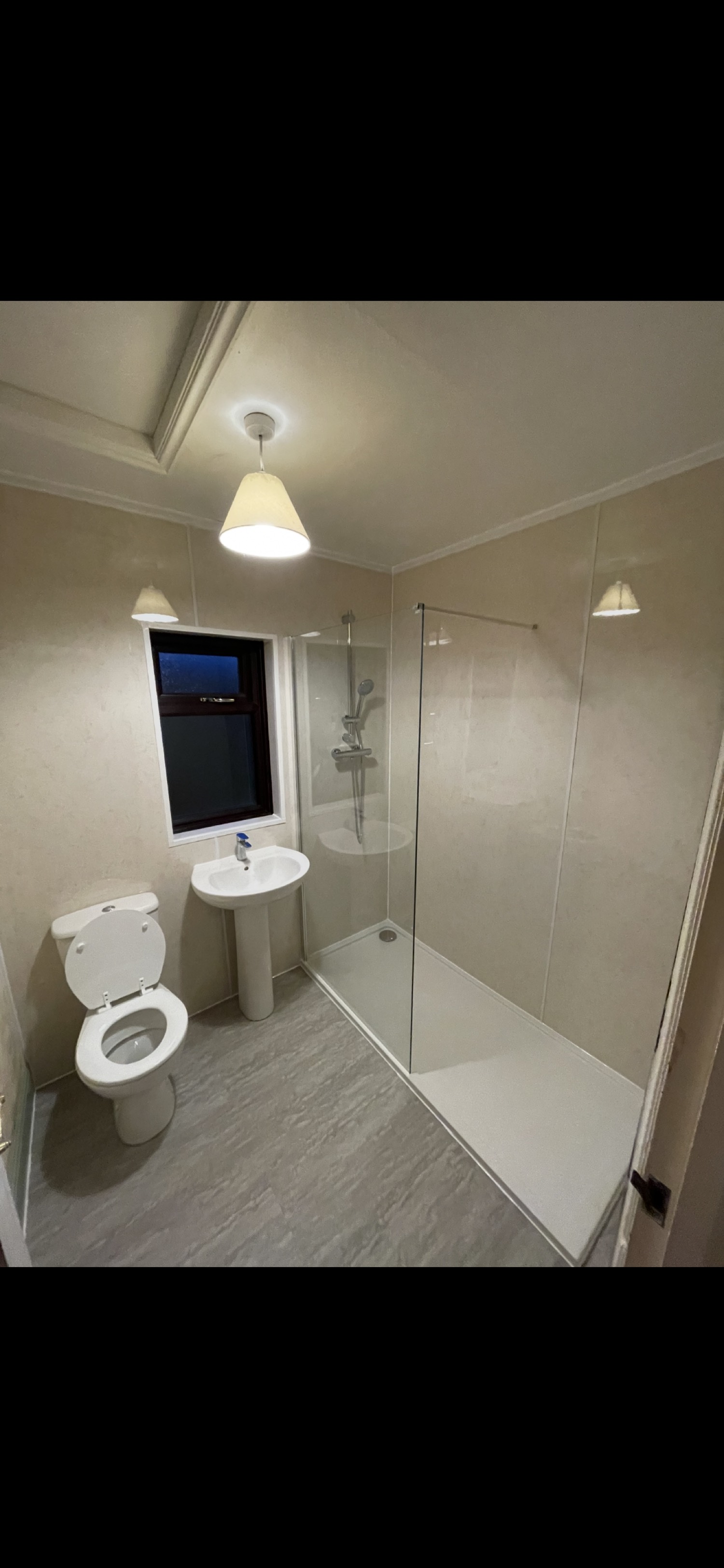 Walk-in shower room