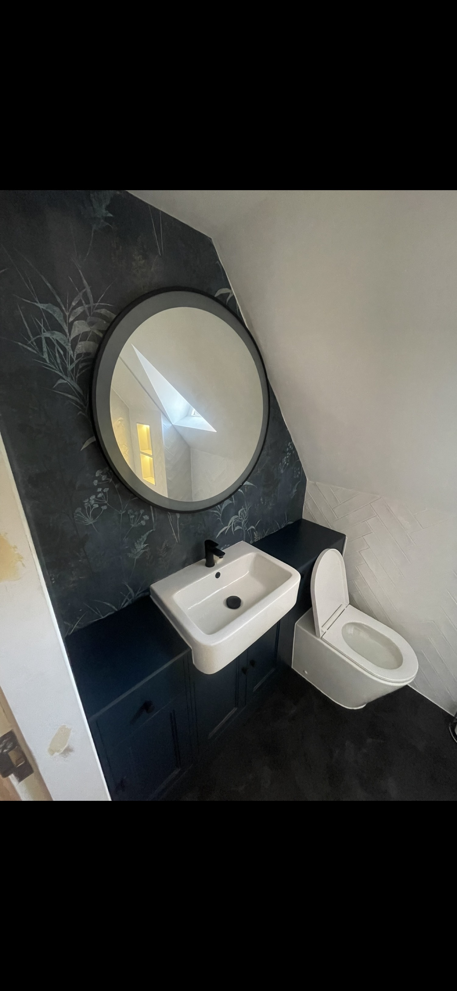 Modern dark bathroom